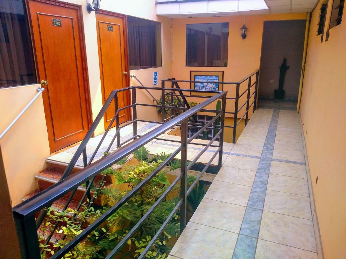 Casa Blanca Hospedaje Huamancaca Екстер'єр фото