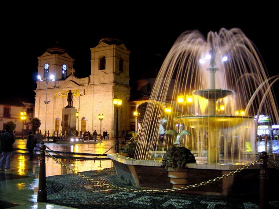 Casa Blanca Hospedaje Huamancaca Екстер'єр фото