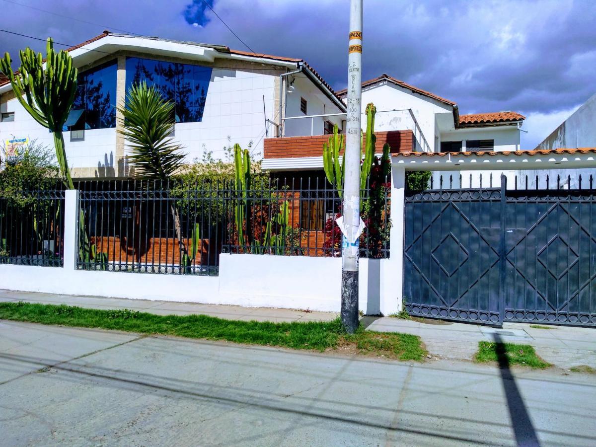 Casa Blanca Hospedaje Huamancaca Екстер'єр фото